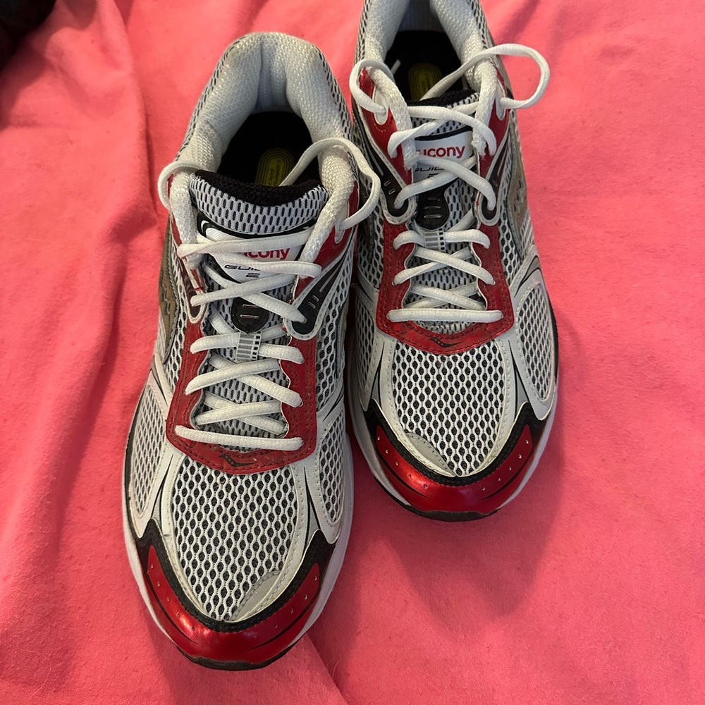 Men’s Brand New Saucony Red and Gray Athletic Sneakers size 12